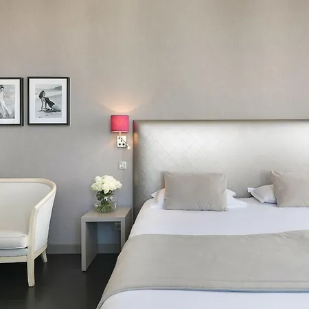 فندق Western Des Orangers 3*