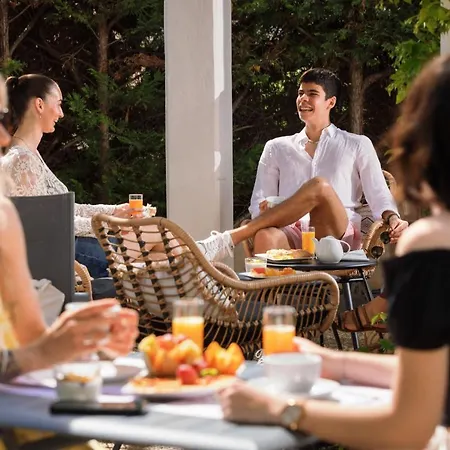 فندق Western Des Orangers 3*